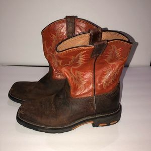 In great condition boys Workhog size 4.5 boots.